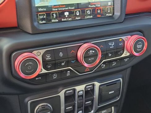 Used 2018 Jeep Wrangler Unlimited Rubicon w/ Dual Top Group AWD/4WD image 24