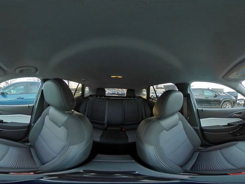 Used 2025 Chevrolet Trax LT image 40