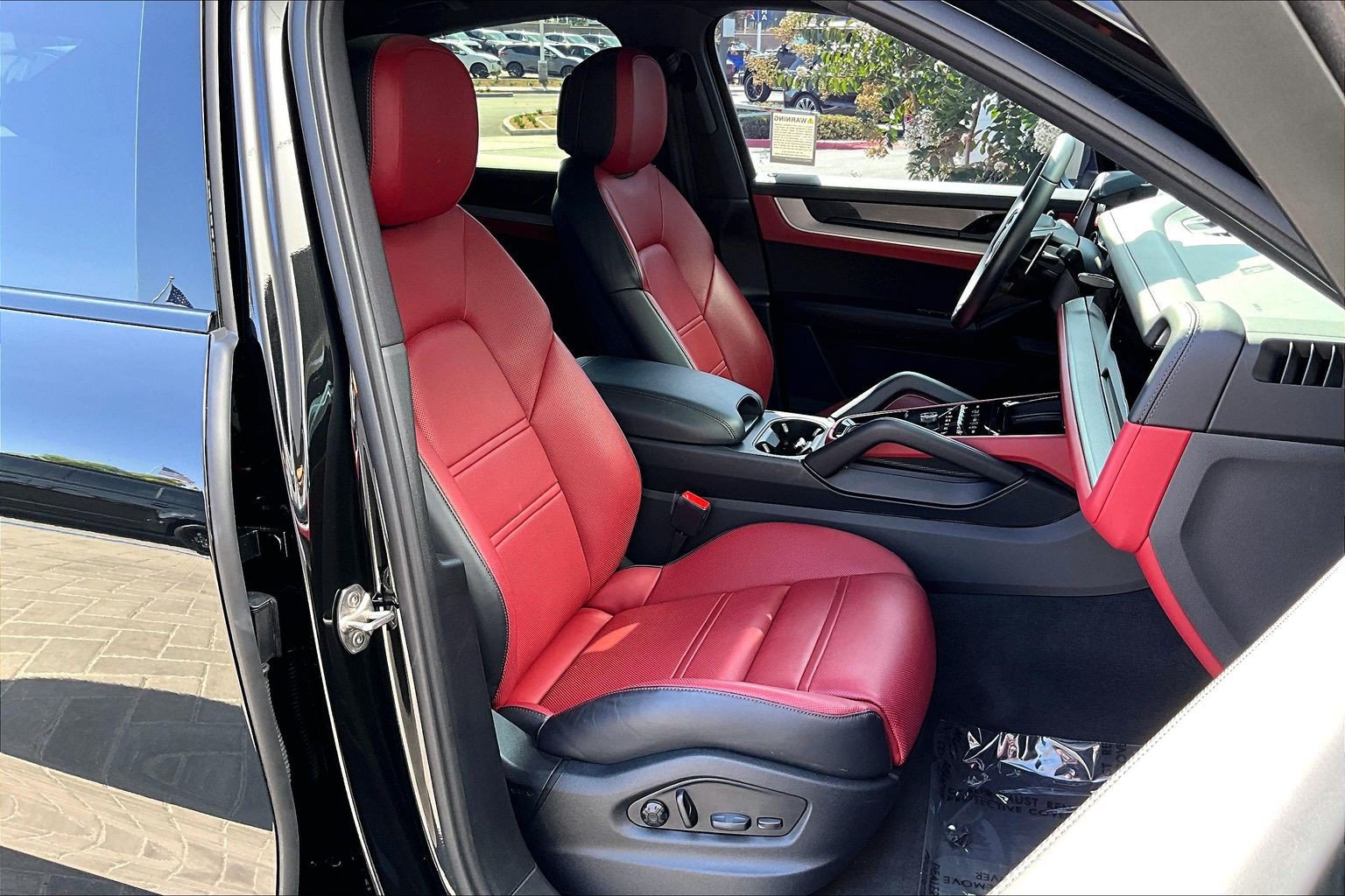 Certified 2025 Porsche Cayenne E-Hybrid Coupe w/ Premium Package Plus AWD/4WD image 7