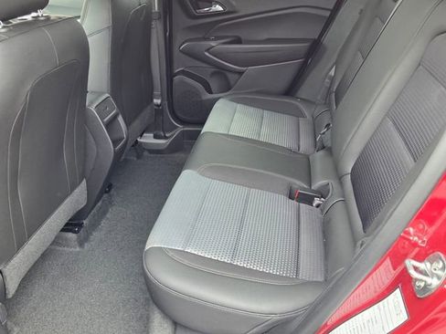 Used 2025 Chevrolet Trax LT w/ LT Convenience Package image 5