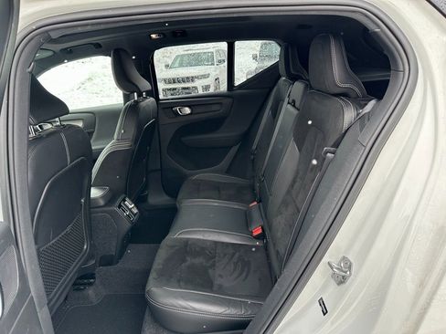 Used 2021 Volvo XC40 T5 R-Design w/ Protection Package Premier image 19