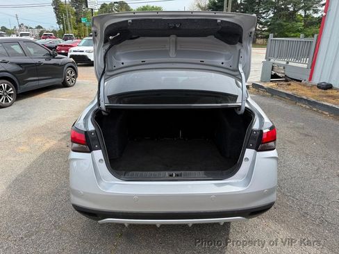 Used 2022 Nissan Versa SV image 19