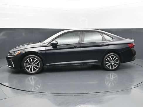Used 2026 Volkswagen Jetta SE FWD image 2