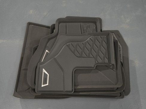 Used 2025 BMW X7 M60i image 75