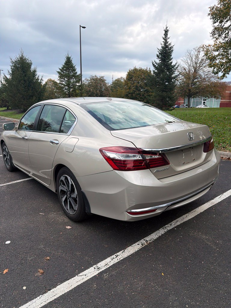 Used 2017 Honda Accord EX-L image 9