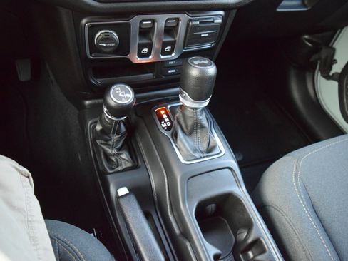 Used 2024 Jeep Wrangler Sport AWD/4WD image 17