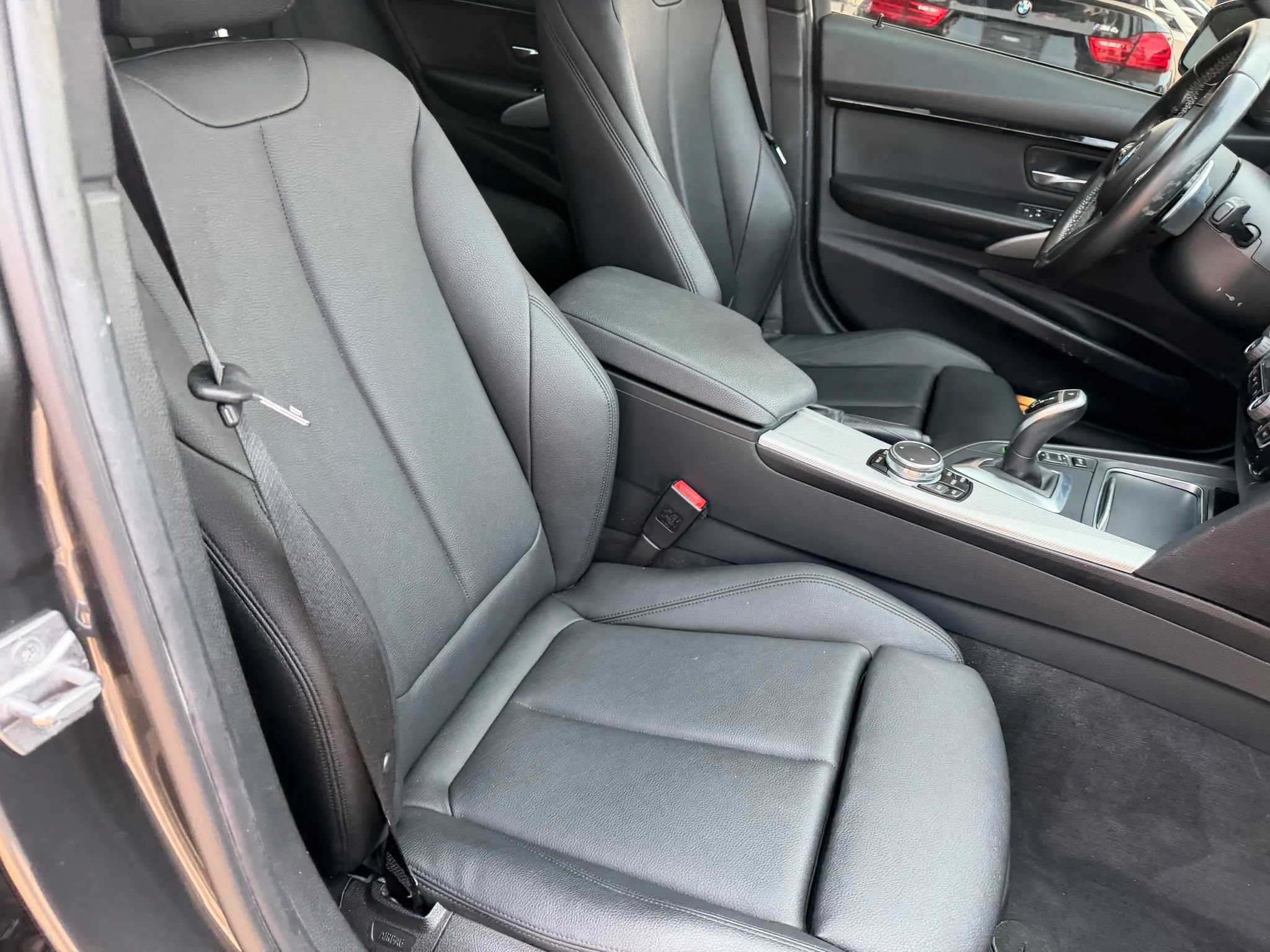 Used 2017 BMW 340i xDrive Sedan w/ Technology Package AWD/4WD image 21