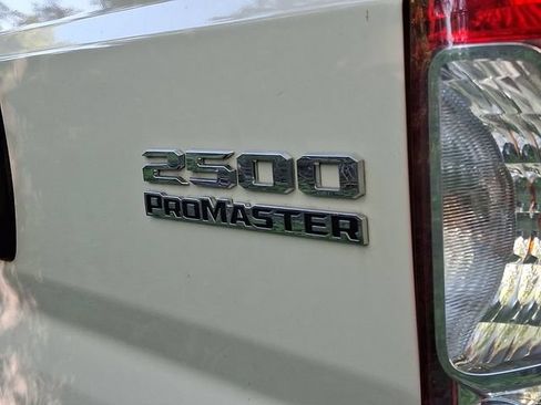 Used 2025 RAM ProMaster 2500 w/ Convenience Group FWD image 9
