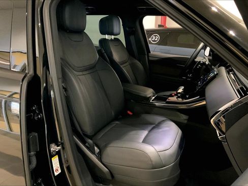 Used 2024 Land Rover Range Rover Sport SE image 8
