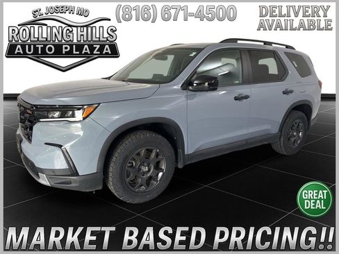 Used 2024 Honda Pilot TrailSport image 1