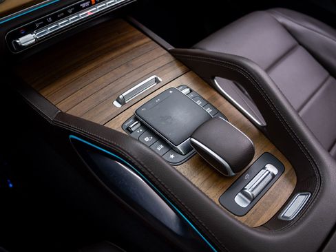 Used 2023 Mercedes-Benz GLS 450 4MATIC image 13