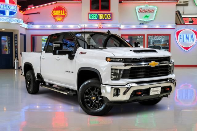 Used 2025 Chevrolet Silverado 2500 LT AWD/4WD image 1