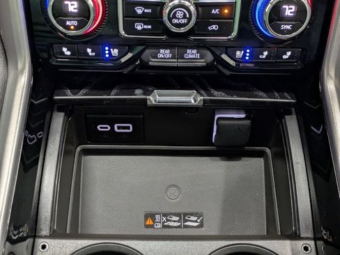 Used 2024 GMC Yukon Denali AWD/4WD image 8
