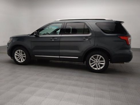 Used 2016 Ford Explorer XLT w/ Equipment Group 202A image 3