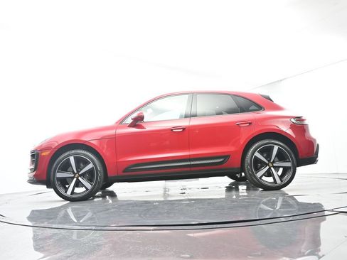 Certified 2025 Porsche Macan AWD/4WD image 46