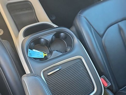 Used 2023 Chrysler Pacifica Touring-L FWD image 18