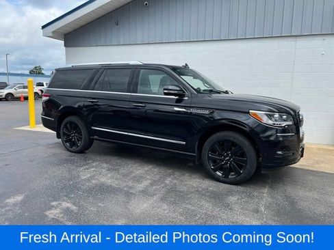 Used 2023 Lincoln Navigator L Reserve w/ Equipment Group 201A AWD/4WD image 4