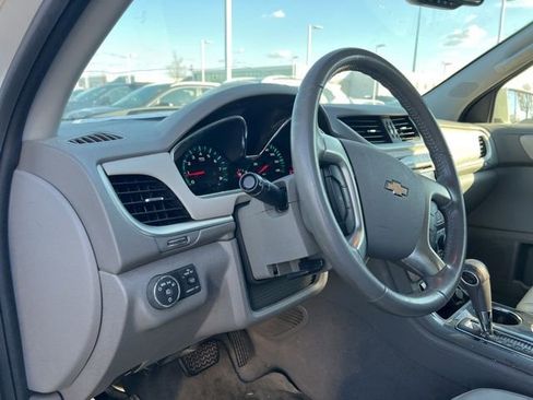 Used 2014 Chevrolet Traverse LT image 9