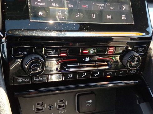 Used 2023 Jeep Grand Cherokee Altitude AWD/4WD image 17