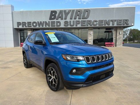 Used 2024 Jeep Compass Latitude AWD/4WD image 1