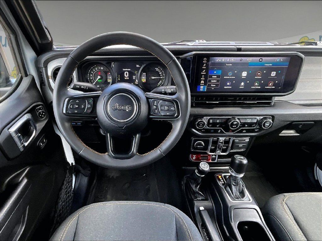 Used 2024 Jeep Wrangler Unlimited AWD/4WD image 17