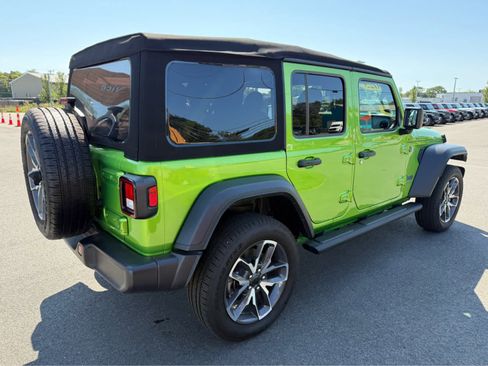 Used 2025 Jeep Wrangler Sport S image 12