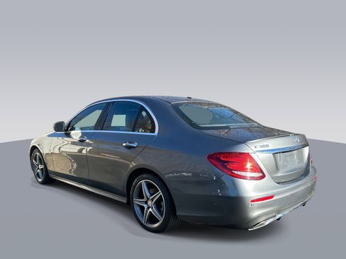 Used 2017 Mercedes-Benz E 300 4MATIC image 5