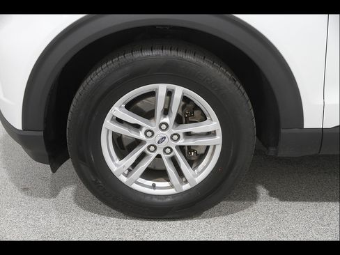 Used 2023 Ford Explorer XLT w/ Equipment Group 202A AWD/4WD image 24