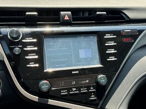 Used 2020 Toyota Camry SE w/ Convenience Package FWD image 22