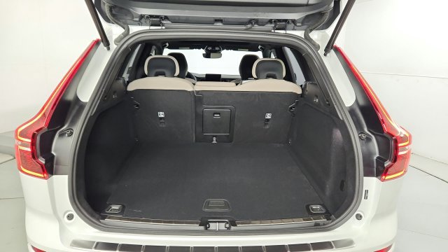 Used 2026 Volvo XC60 B5 Plus w/ Climate Package PRO AWD/4WD image 42