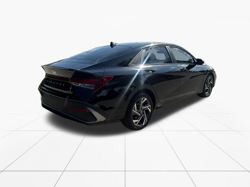 Used 2025 Hyundai Elantra Sport FWD image 8