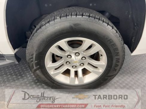 Used 2018 Chevrolet Suburban LT RWD image 22