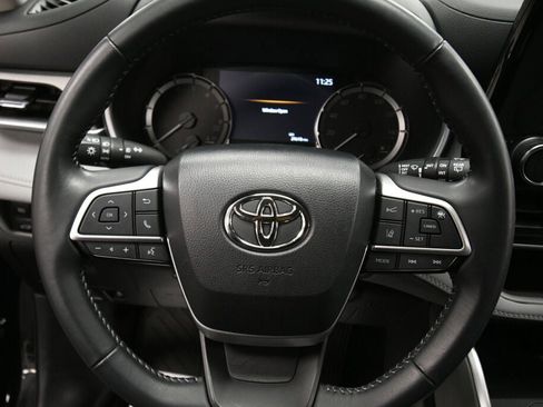 Certified 2023 Toyota Highlander XLE image 12