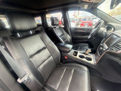 Used 2017 Jeep Grand Cherokee Limited w/ Luxury Group II image 9