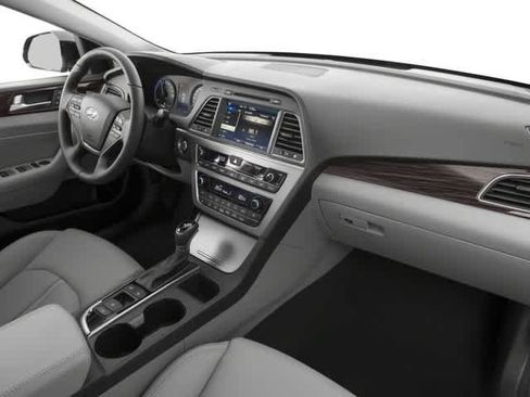 Used 2016 Hyundai Sonata Limited w/ Option Group 02 FWD image 17