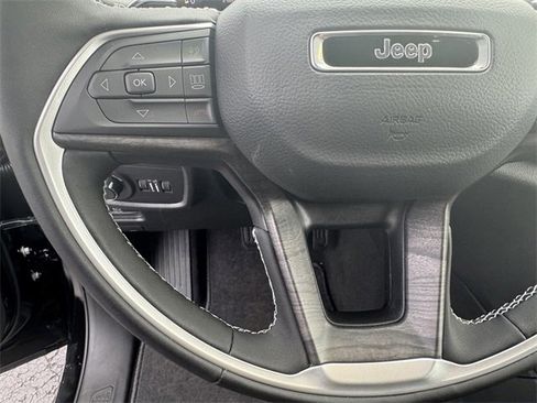 New 2025 Jeep Grand Cherokee Limited image 19