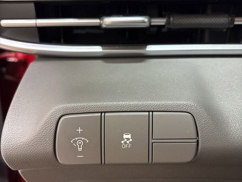 Used 2025 Hyundai Elantra Sport FWD image 3