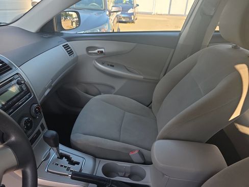 Used 2012 Toyota Corolla LE image 8