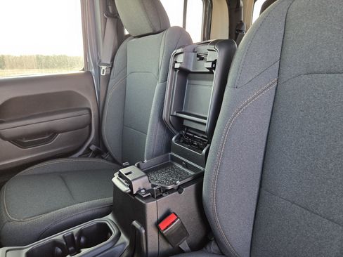 Used 2025 Jeep Gladiator Sport AWD/4WD image 26