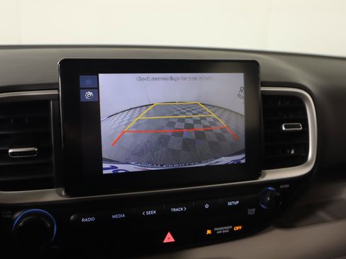 Used 2025 Hyundai Venue SEL image 6