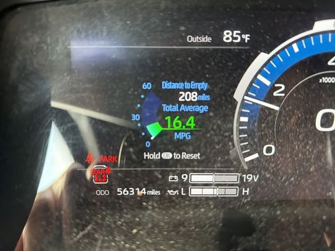 Used 2023 Toyota Sequoia Platinum image 3