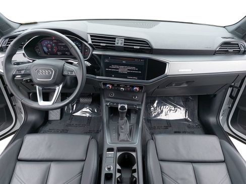 Certified 2025 Audi Q3 2.0T Premium w/ Convenience Package AWD/4WD image 9