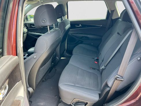 Used 2017 Kia Sorento FWD image 11