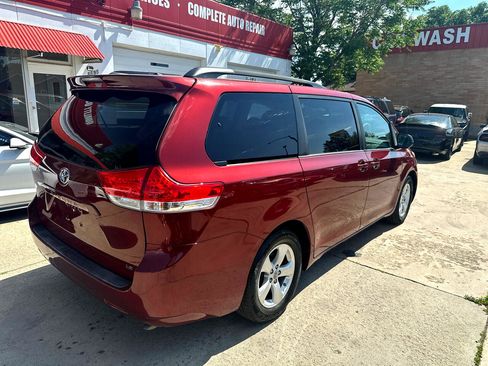 Used 2014 Toyota Sienna LE image 5