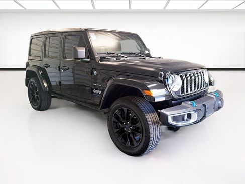 Used 2024 Jeep Wrangler Unlimited Sahara w/ Technology Group AWD/4WD image 3