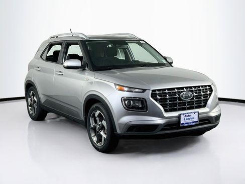 Used 2023 Hyundai Venue SEL FWD image 3