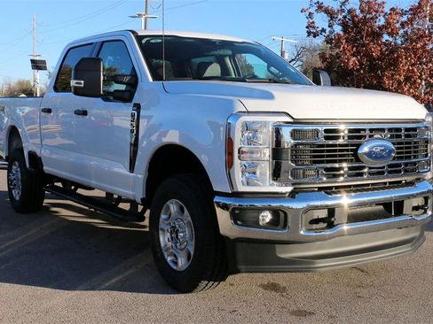 New 2026 Ford F250 XLT w/ FX4 Off-Road Package image 3