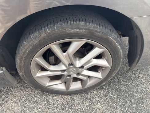 Used 2015 Nissan Sentra SR w/ SR Premium Package FWD image 5