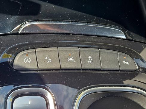 Used 2022 Buick Envision Essence AWD/4WD image 25