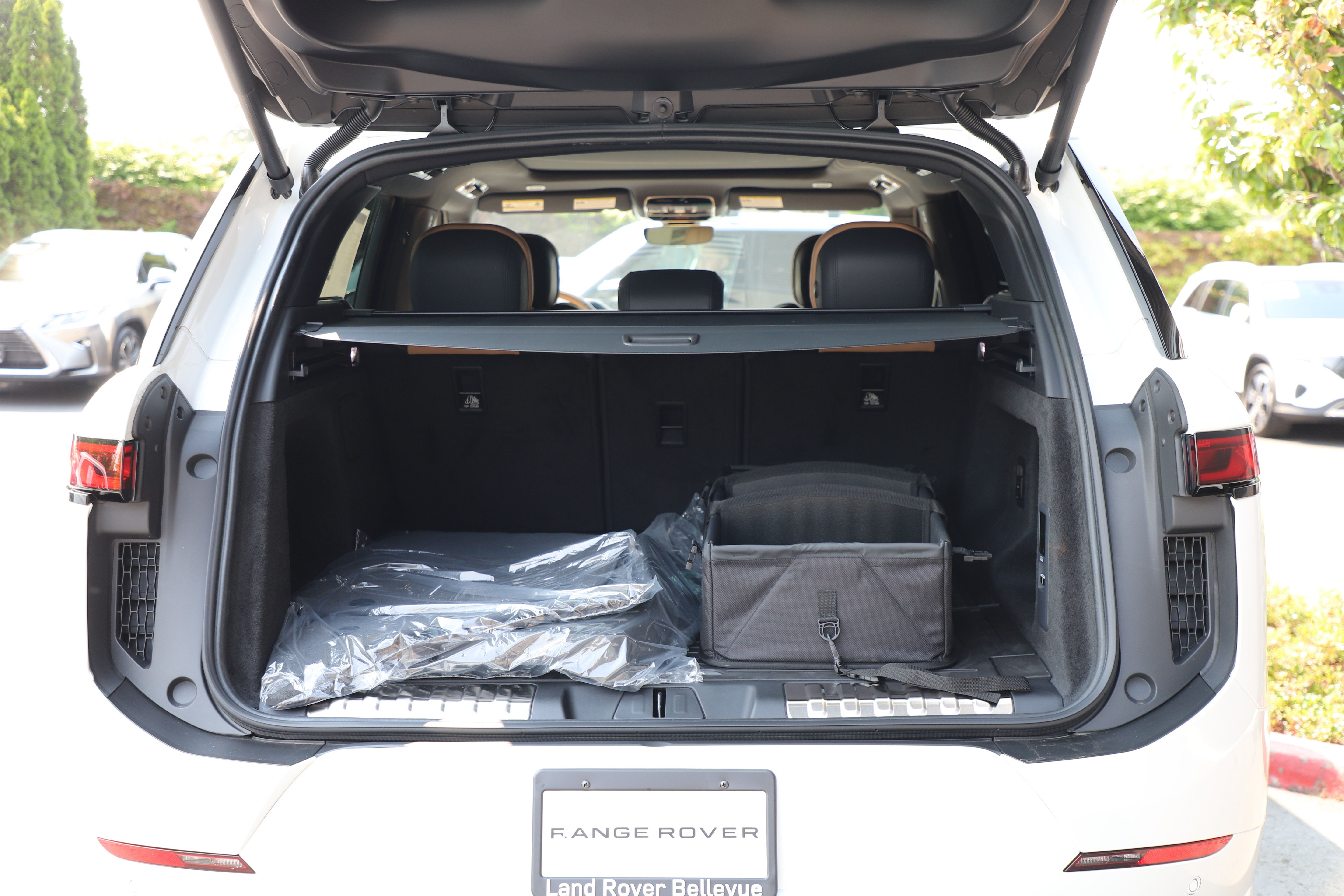 New 2026 Land Rover Range Rover Sport Dynamic SE AWD/4WD image 15